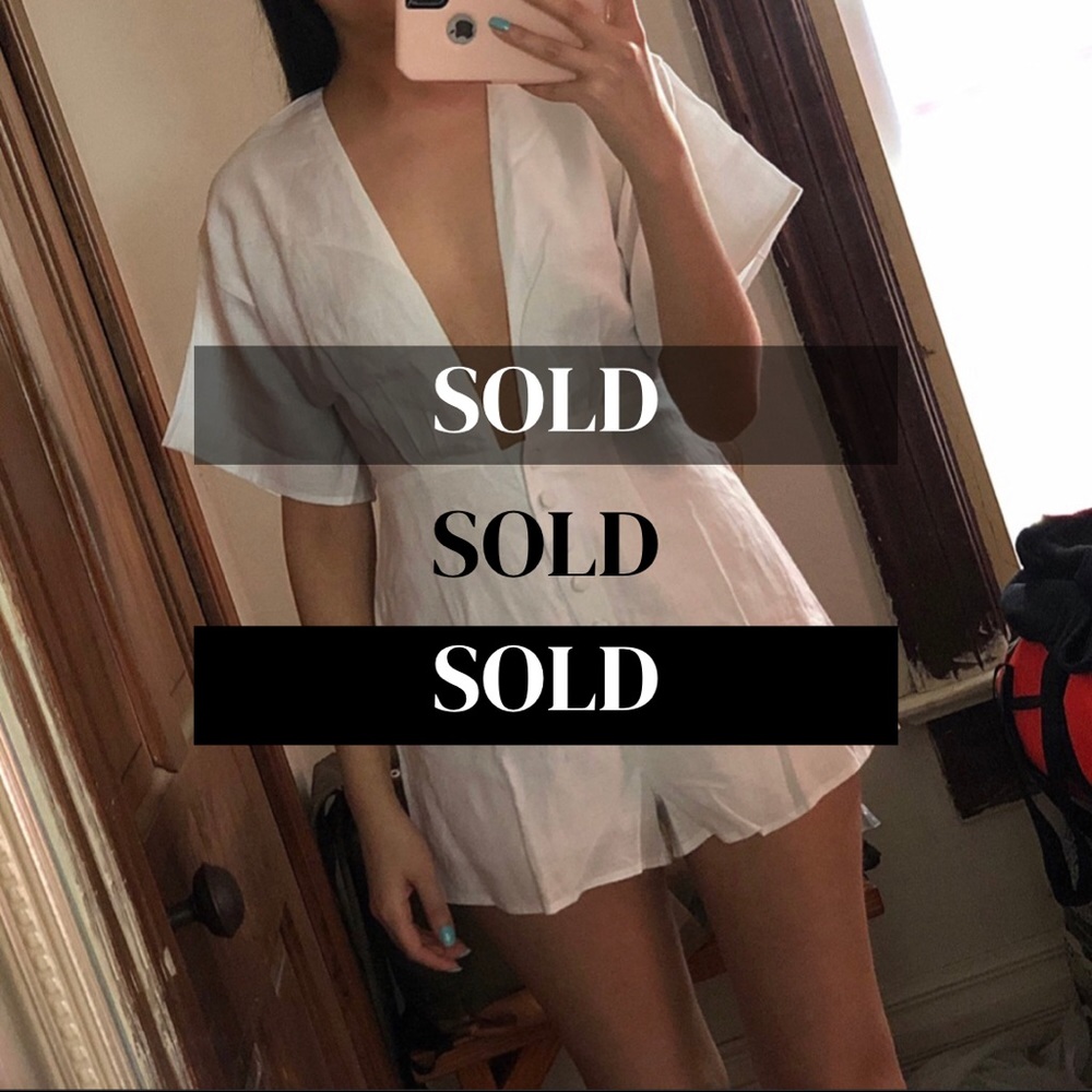 ⛔️SOLD⛔️White Carmar Linen Romper